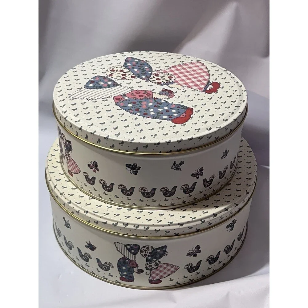 Patchwork Country Style Round Tin Canister Set of 2 with Lids, White Blue Red